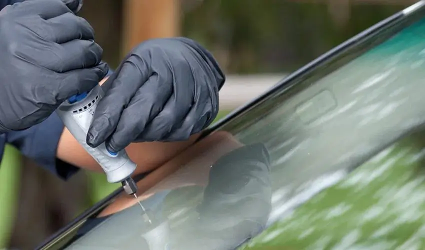 Auto Glass Repair Crack UAE