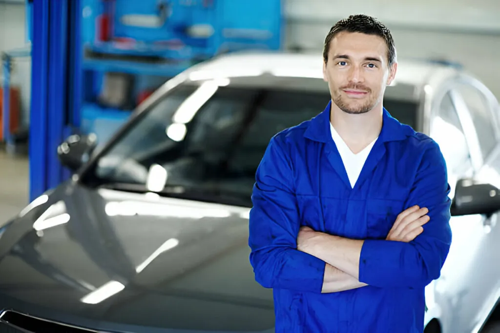Our Expert Car Glass Mechanic